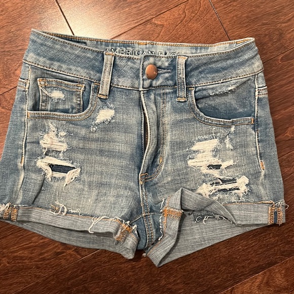 American Eagle Denim Shorts Size 4 (fits more like 00-0) - Picture 1 of 5